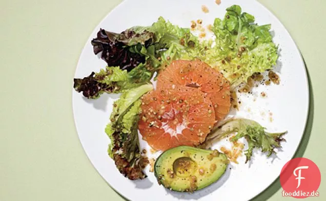 Avocado und rosa Grapefruitsalat mit Koriander