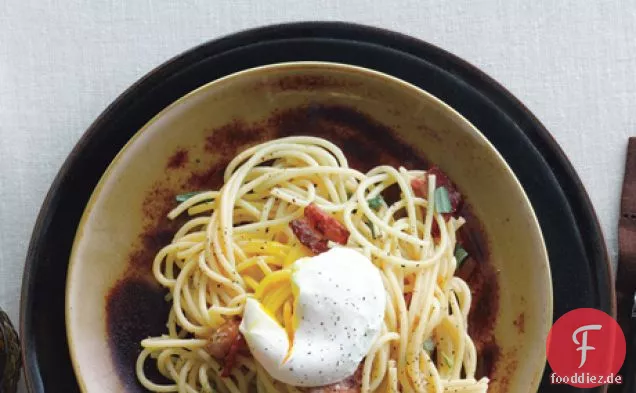 Pfeffer-Pasta-Carbonara mit Pochiertem Ei
