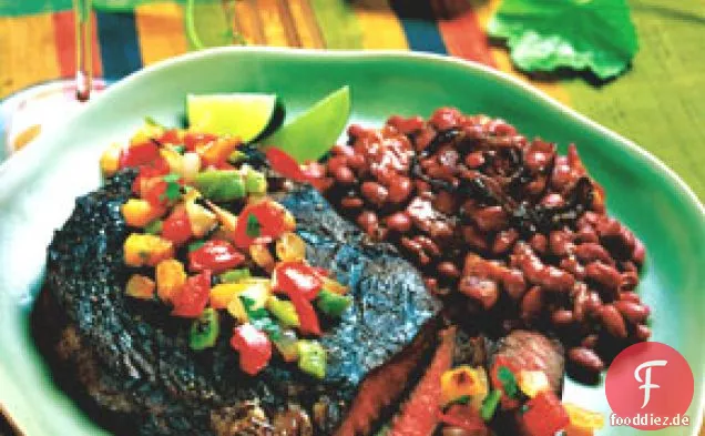 Würzige gegrillte Rib-Eye-Steaks mit geräucherter Gemüsesalsa