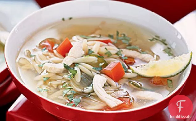 Hühnchen-, Limetten- und Orzosuppe nach Yucatan-Art