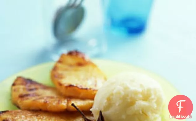 Geröstete Ananas mit Sternanis-Ananas-Sorbet