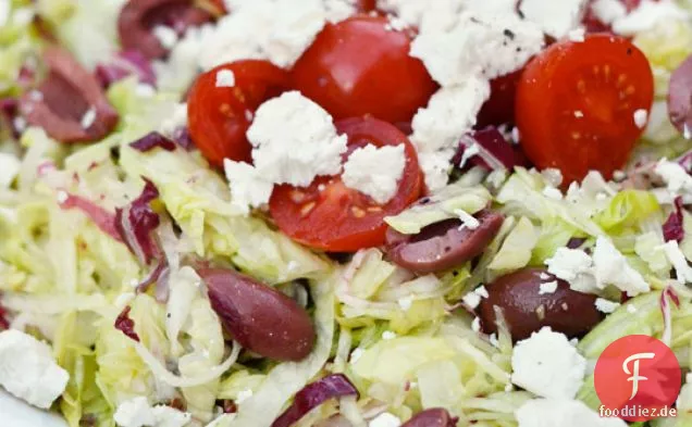 Italienischer Gehackter Salat Mit Zitronen-Kapern-Dressing