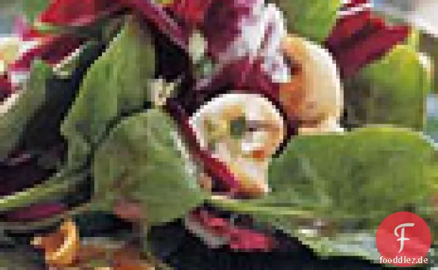 Spinat-Radicchio-Salat mit Pilzen und Cashewnüssen