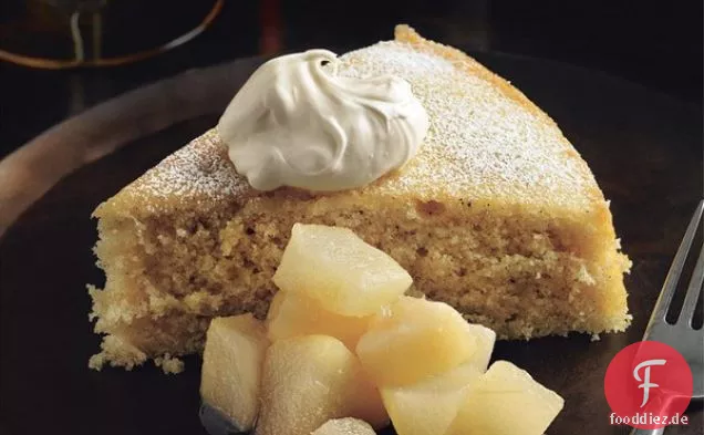 Buttermilch-Gewürz-Kuchen mit Birnen-Kompott und Crème Fraîche