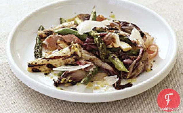 Gegrillte Herzen von Palmen, Radicchio und Spargel