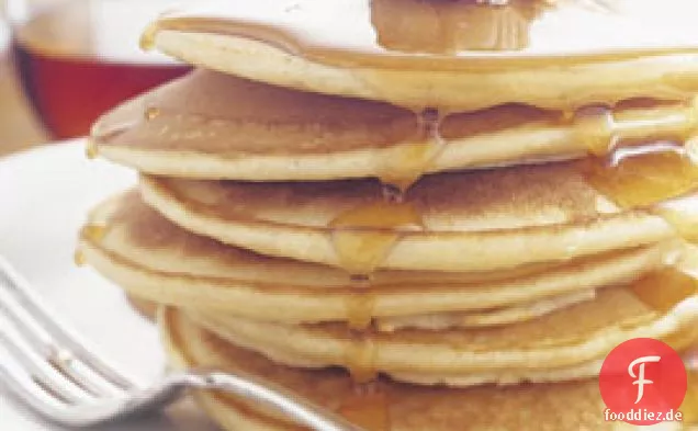 Maismehl Pfannkuchen mit Honig-Pecan Butter