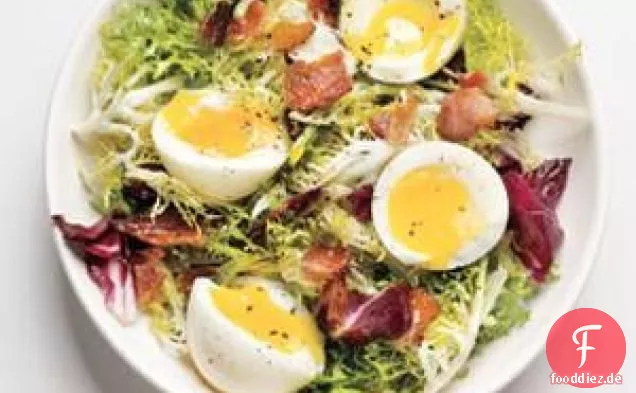 Frisé mit Speck und weich gekochten Eiern Rezept