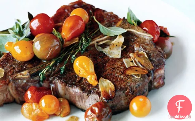 Porterhouse Steak mit Pfanne gebratenen Kirschtomaten