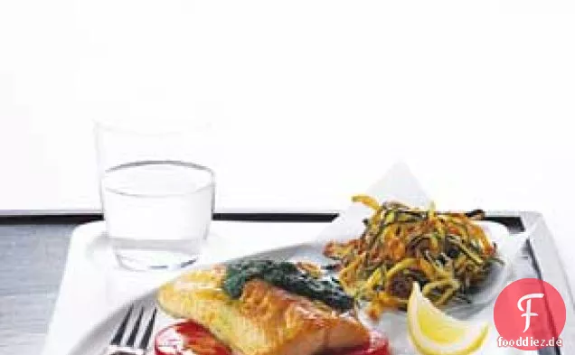 Gebratener arktischer Saibling mit Basilikumsauce und Tomate