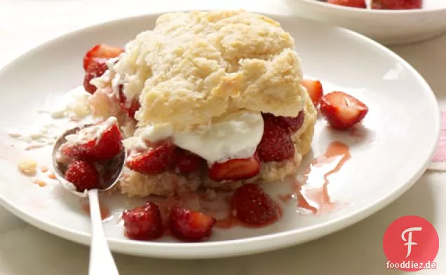 Erdbeer-Shortcake mit Buttermilchkeksen