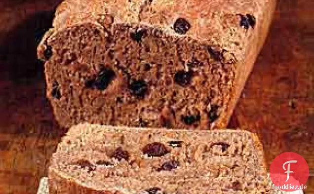 Vollkornbrot mit Rosinen und Walnüssen