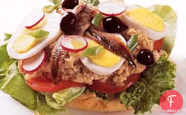 Niçoise Thunfisch-Sandwich (Pan Bagnat)