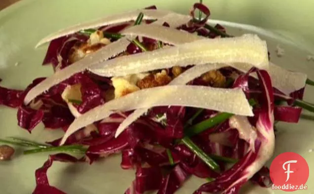 Gerösteter Blumenkohlsalat mit Radicchio, Pecorino und gebratenen Kapern