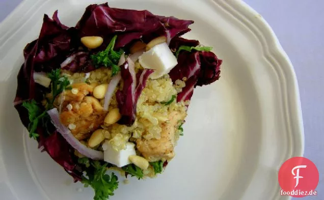 Kalter Quinoa-Salat mit Huhn, Pinienkernen & Feta