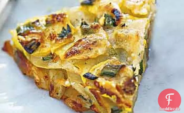 Herbstlicher Sommerkürbis und Kartoffeltorte mit Parmesan