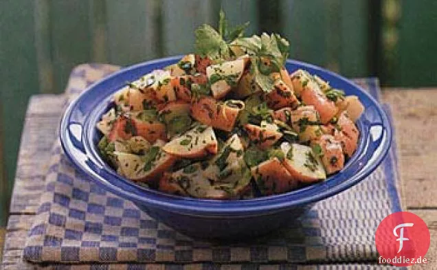 Kartoffelsalat mit frischen Kräutern und Zitrone