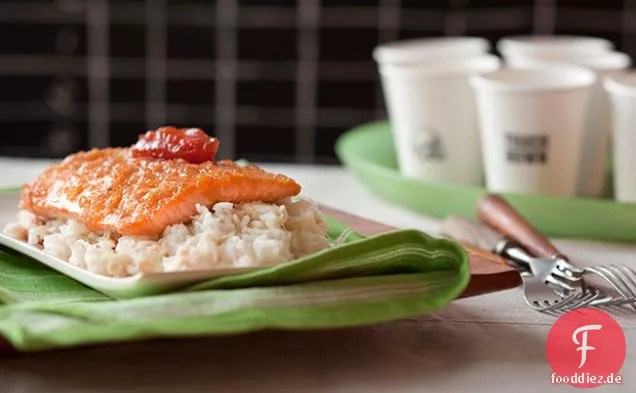 Schottischer Lachs mit Schalotten-Trüffel-Honig-Glasur, Klumpenkrabbe und grünem Apfel-Risotto und Quittenmarmelade