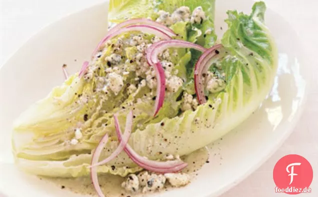 Romaine Wedges mit spritziger Blauschimmelkäse-Vinaigrette