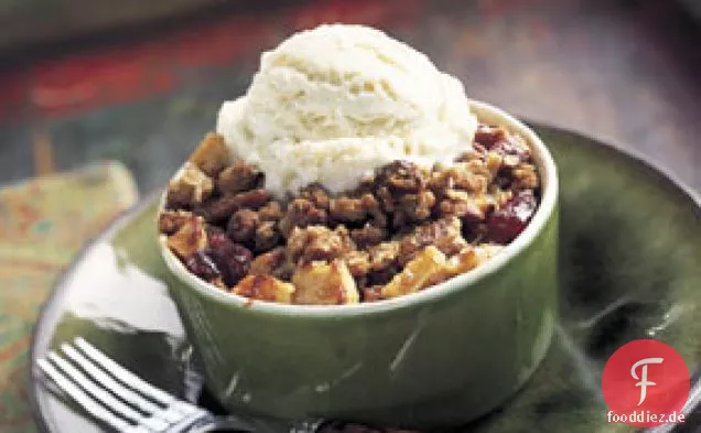 Apfel-Cranberry-Chips mit Ingwer-Pecan-Topping