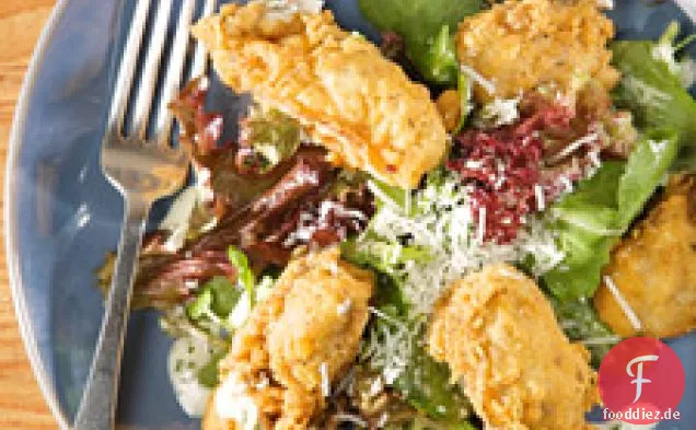 Greens mit gebratenen Austern und Buttermilchdressing