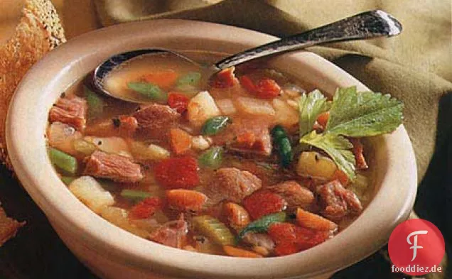 Geräucherter Schinken, Gerste und Gemüsesuppe