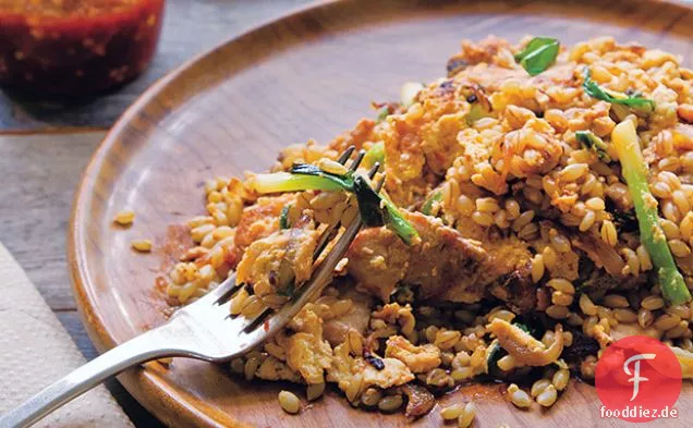 Yam Kai (thailändische Eier) mit übrig gebliebenen Körnern