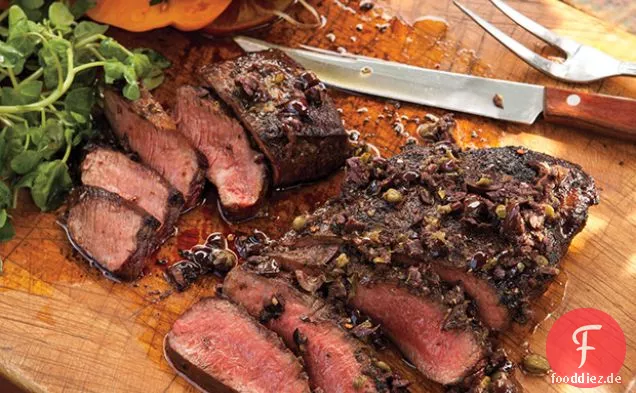 Gegrillte Flatiron-Steaks mit Tomaten und Tapenade