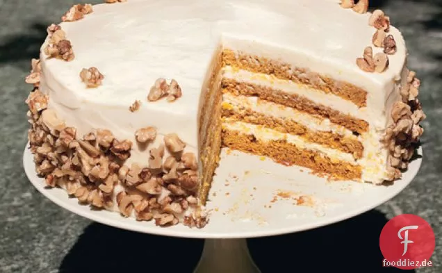Vierschichtiger Kürbiskuchen mit Orangen-Frischkäse-Zuckerguss