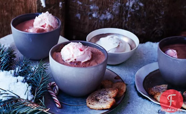 Heiß-Kakao-Affogato mit Pfefferminz-Eis