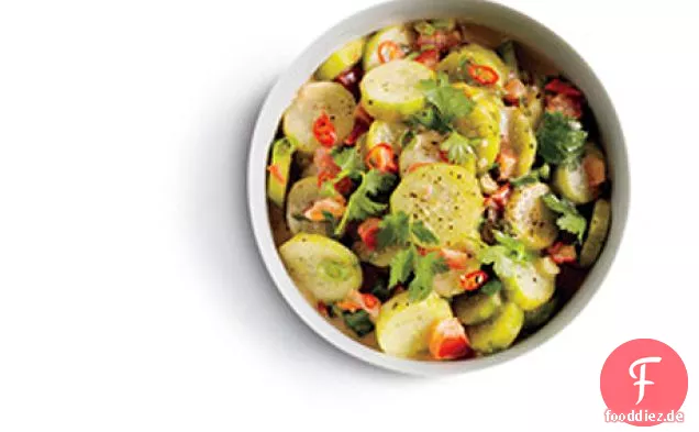 Gewürzte Gurken und Kokosmilch