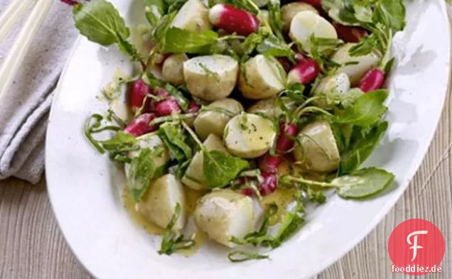 Warmer Salat aus Radieschen, Jersey Royals & Sauerampfer Mit Senf.