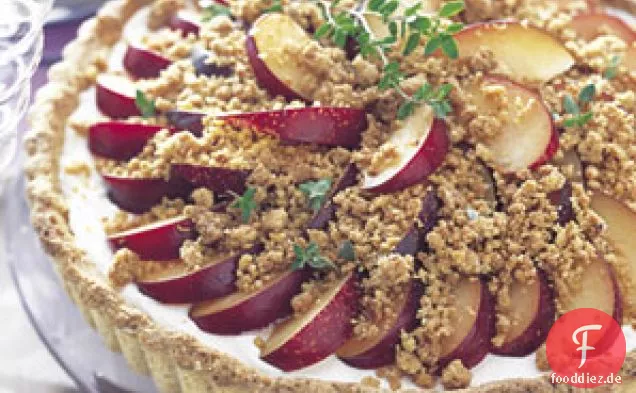 Pflaumenkuchen mit Ziegenkäse und Walnuss-Thymian Streusel