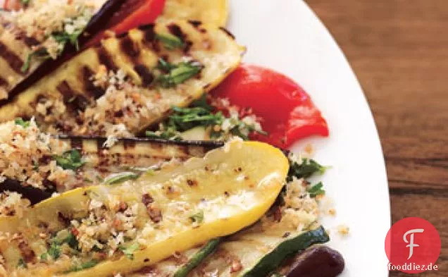 Gegrilltes Gemüse nach spanischer Art mit Paniermehl Picada
