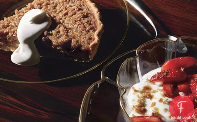 Vanille-Creme mit Erdbeeren in Cassis