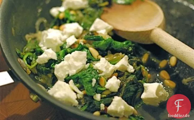 Spinat Mit Feta & Pinienkernen