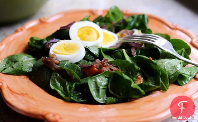 Spinatsalat mit warmem Speckdressing