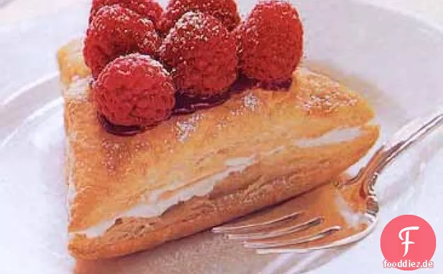 Berry Puffs mit Orangen-Muskat-Creme