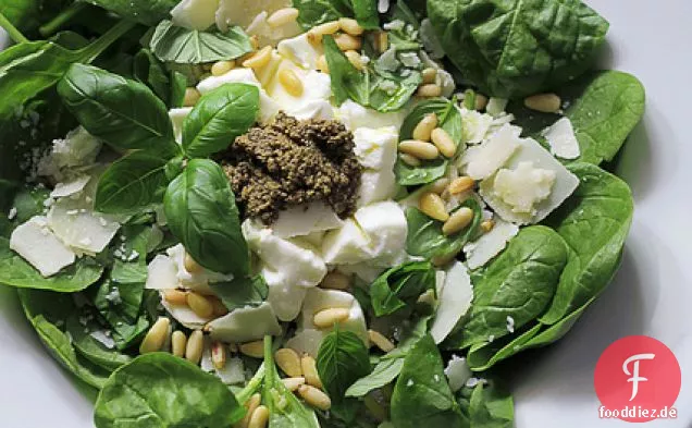 Mozzarella, Pesto Und Spinat