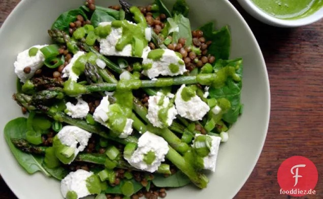 Linsen-Spinat-Salat mit gebratenem Spargel, Paneer und C