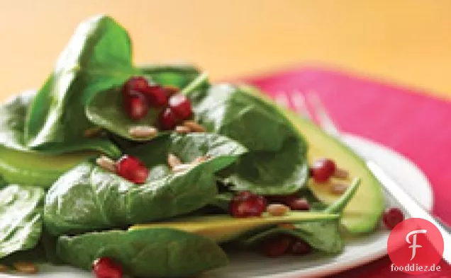 Spinatsalat mit Granatapfel und Avocado