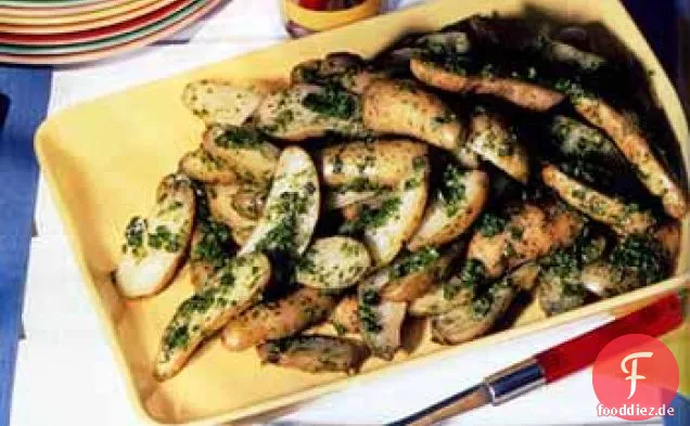 Fingerling Kartoffelsalat mit grünem Chile-Cilantro Salsa
