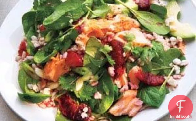 Spinatsalat mit Lachs, Gerste und Orangen