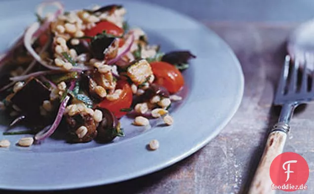 Mediterraner Auberginen-Gerstensalat
