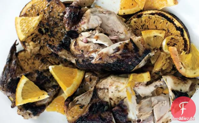 Gegrilltes Zitrushähnchen unter einem Ziegelstein