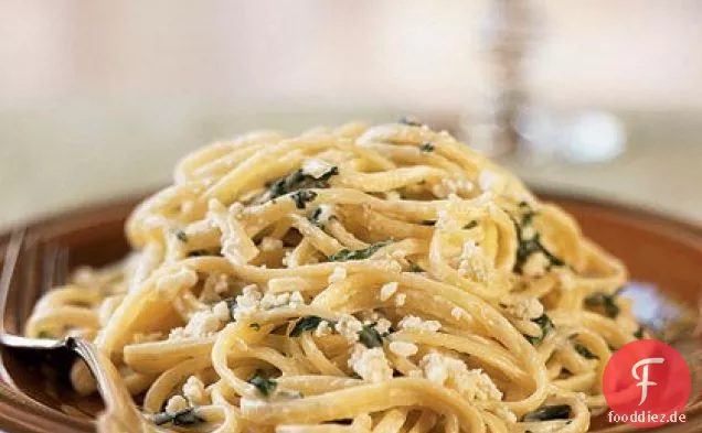 Linguine und Spinat mit Gorgonzola-Sauce