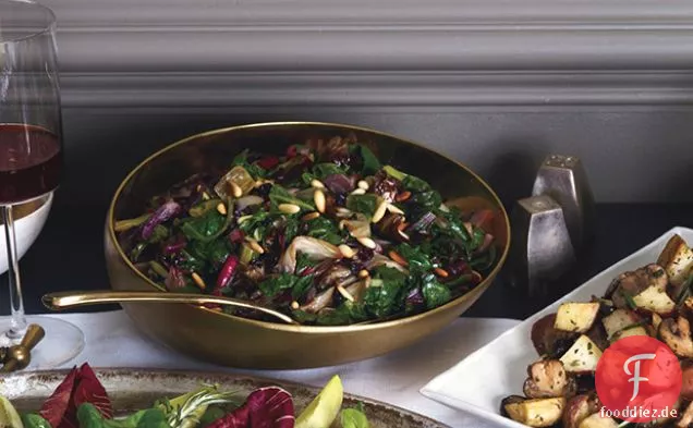 Regenbogen-Mangold und Radicchio Anbraten