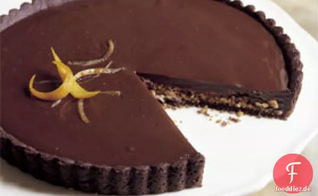 Dunkle Schokolade und Orangenkuchen mit gerösteten Mandeln