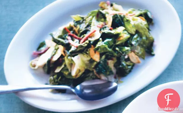 Verwelkte Escarole mit Landschinken und Chilis