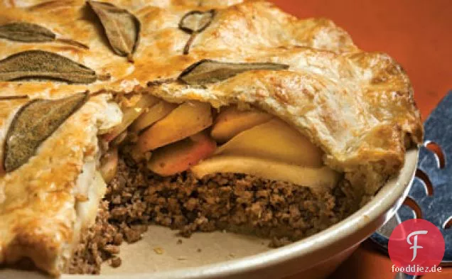 Schweinefleisch und Apfelkuchen mit Cheddar-Salbei-Kruste