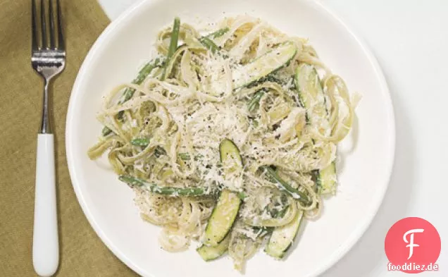 Tagliatelle mit Babygemüse und Zitronen-Parmesan-Sauce
